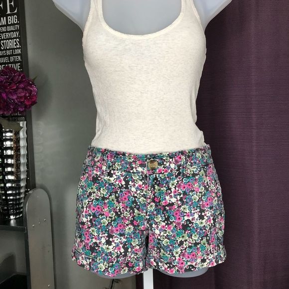 AE FLOWER SHORTS - Picture 1 of 3